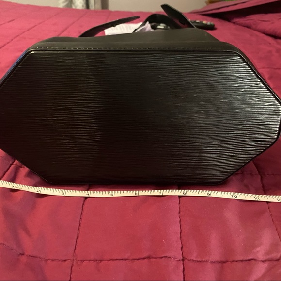 Authentic LOUIS VUITTON 90S BLACK EPI SAC D'EPAULE TWIST BUCKET BAG - Picture 6 of 12